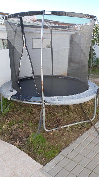 Trampolim bom estado