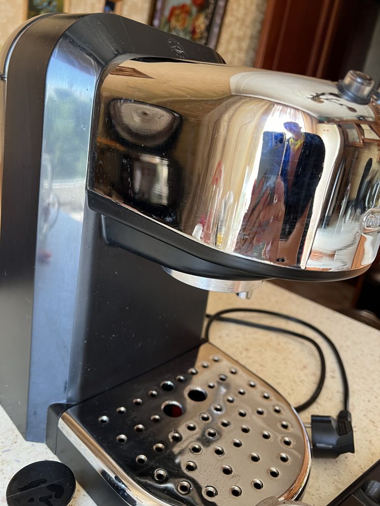 Кофеварка эспрессо DELONGHI EC 270 в идеале все работает