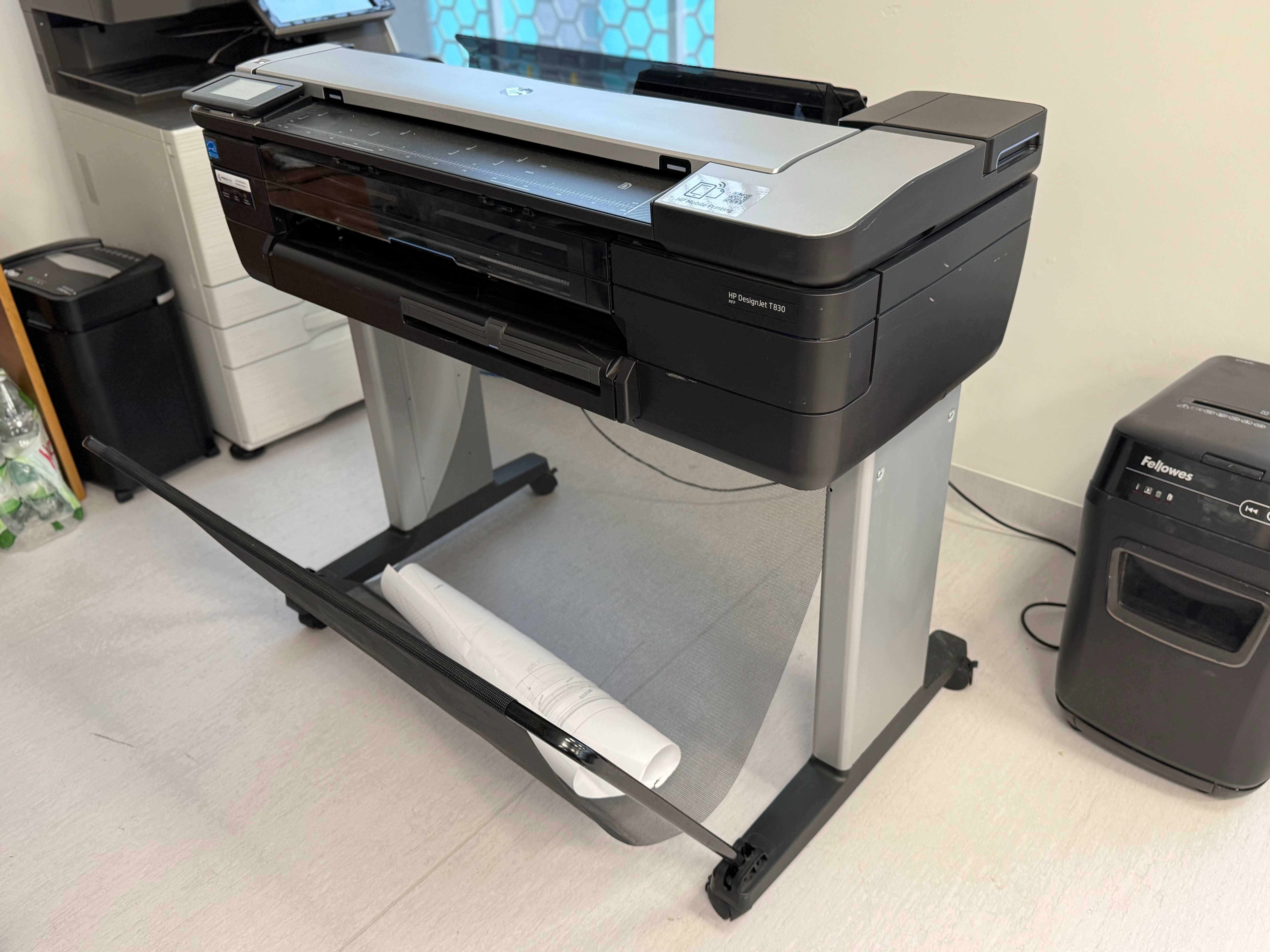 HP DesignJet T830 – Wszechstronna drukarka wielkoformatowa Jak Nowa