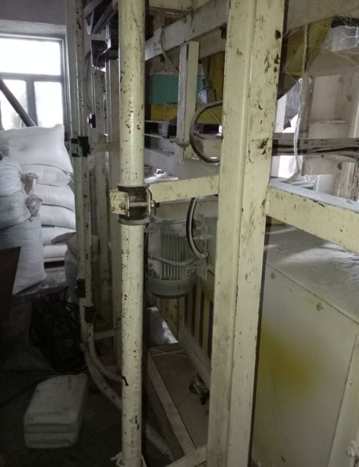 Продам зерновую мельницу