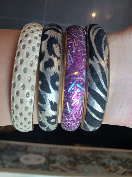 Braceletes novos