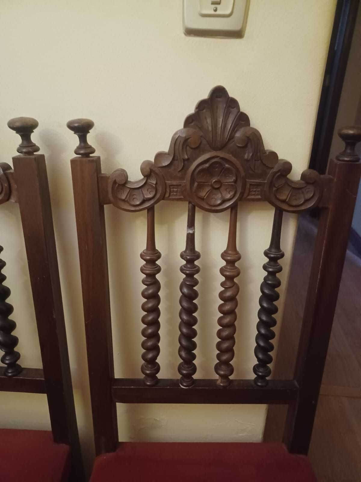 Conjunto de Cadeiras de Madeira