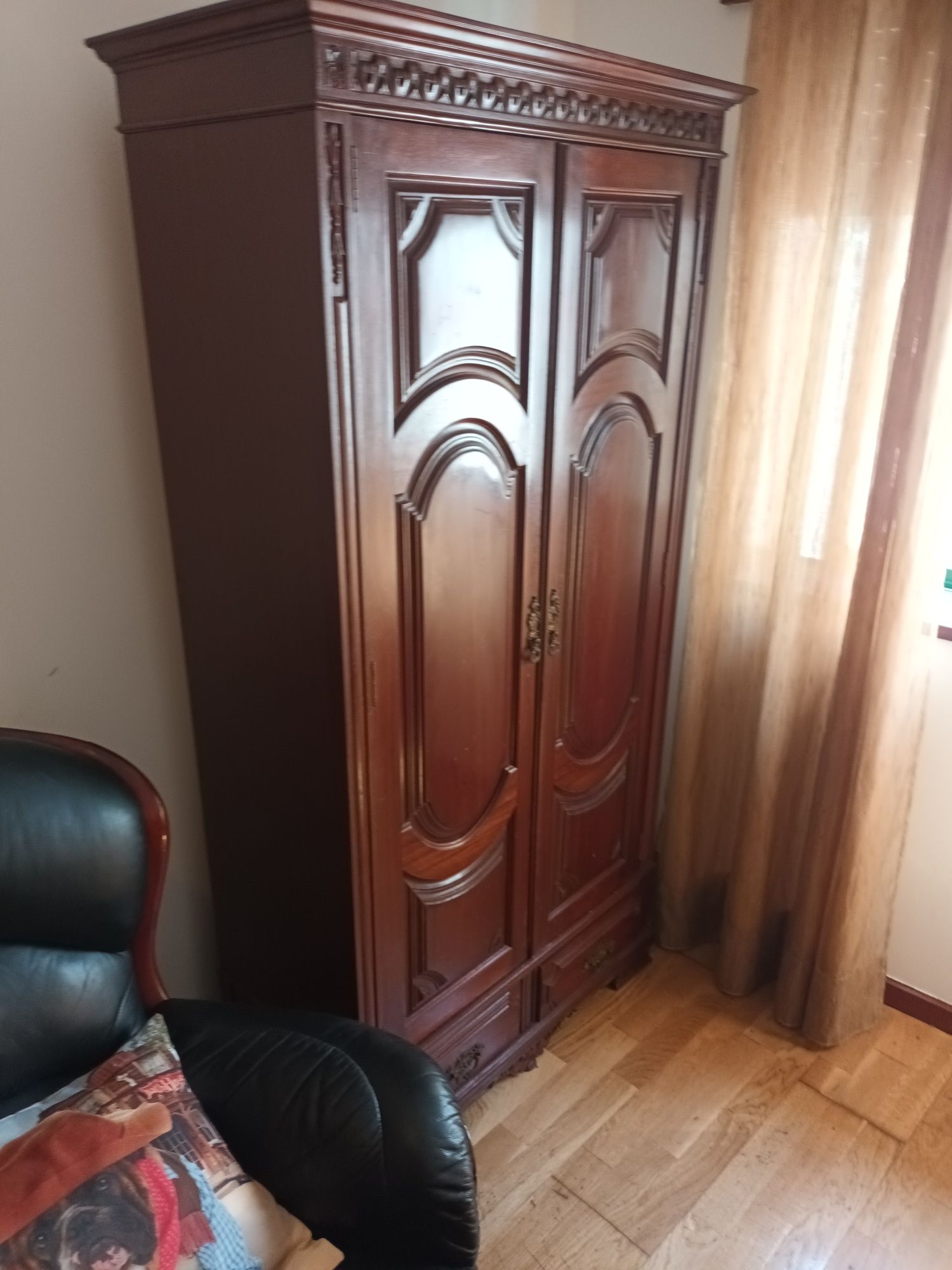Cama de casal com colchao,roupeiro e comeda
