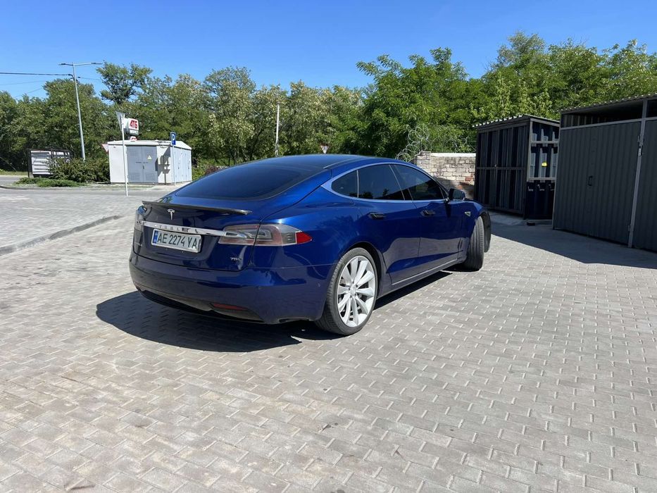 Tesla model S 75D