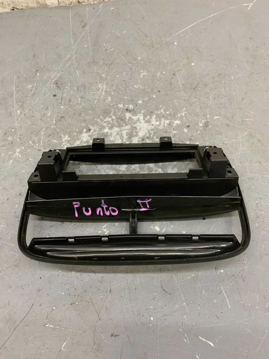Fiat Punto II 2 Kratka Wentylacyjna Panel Radia