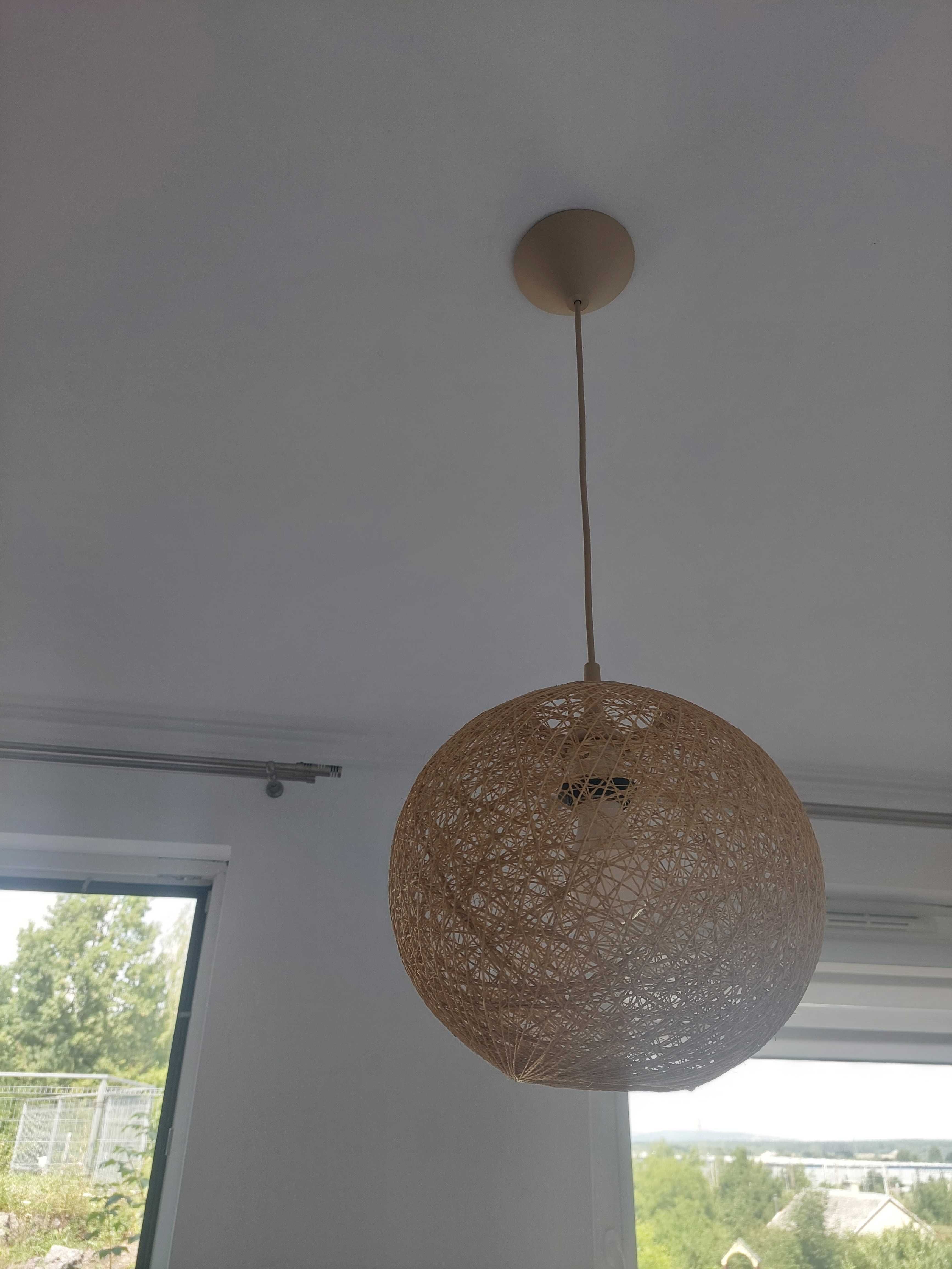Lampy sufitowe, zegar ścienny