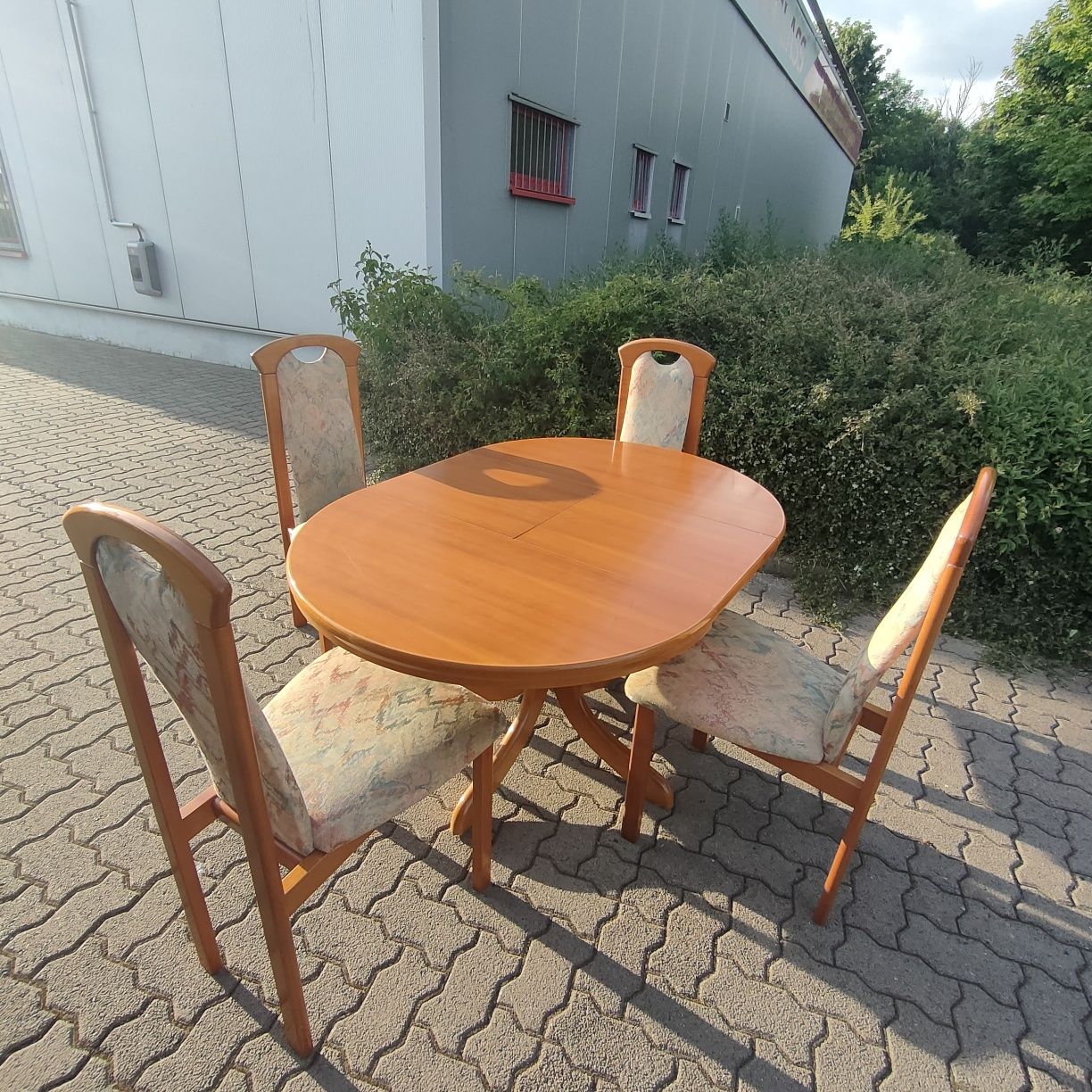Stół drewniany rozkładany z 4 krzesłami - Transport
