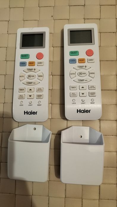 Piloty klimatyzacji.