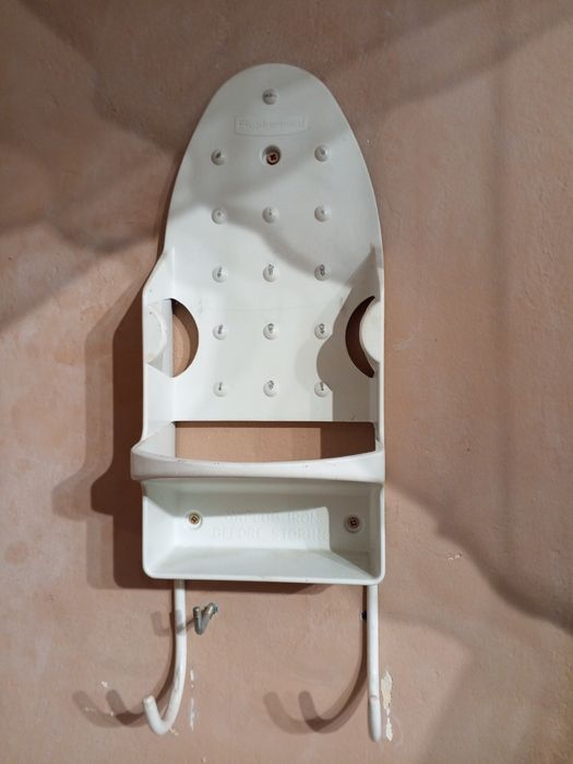 Uchwyt wieszak na żelazko i deskę  do prasowania.Biały.- BIAŁY