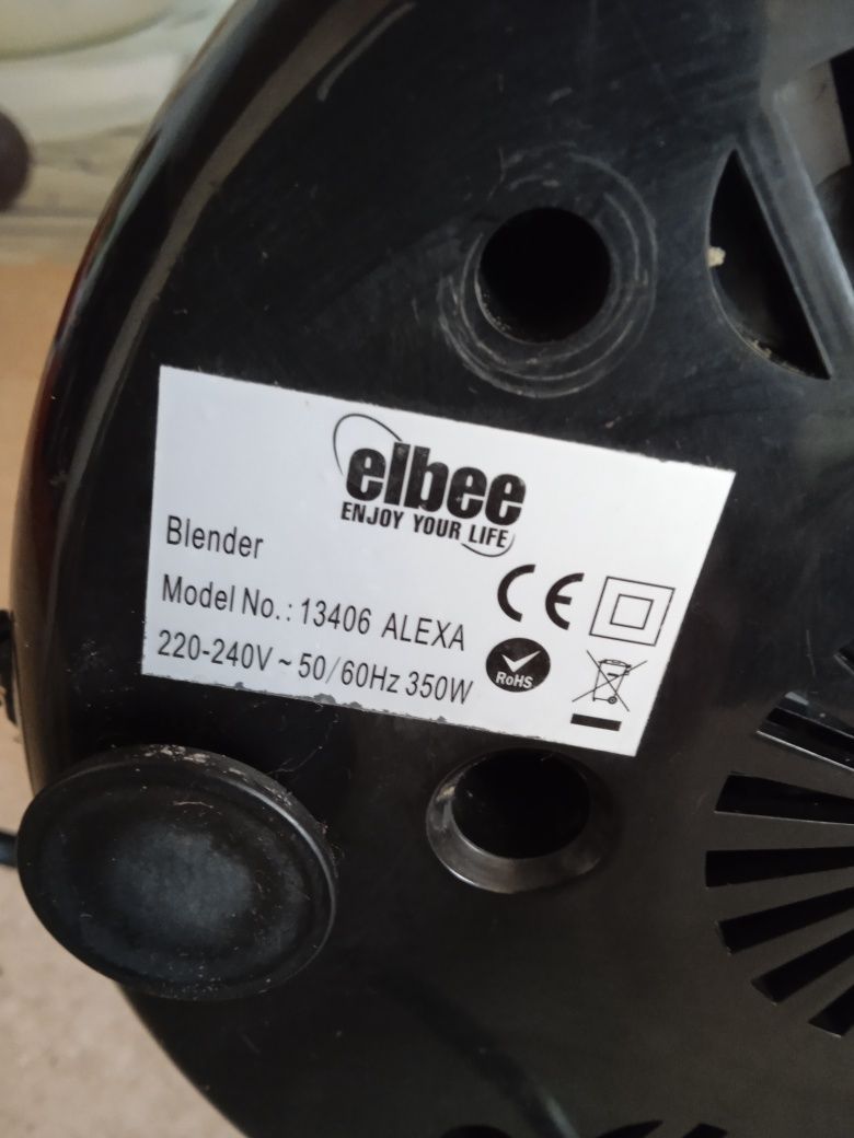 Продам блендер elbee
