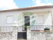 Moradia Isolada com Logradouro e Anexos