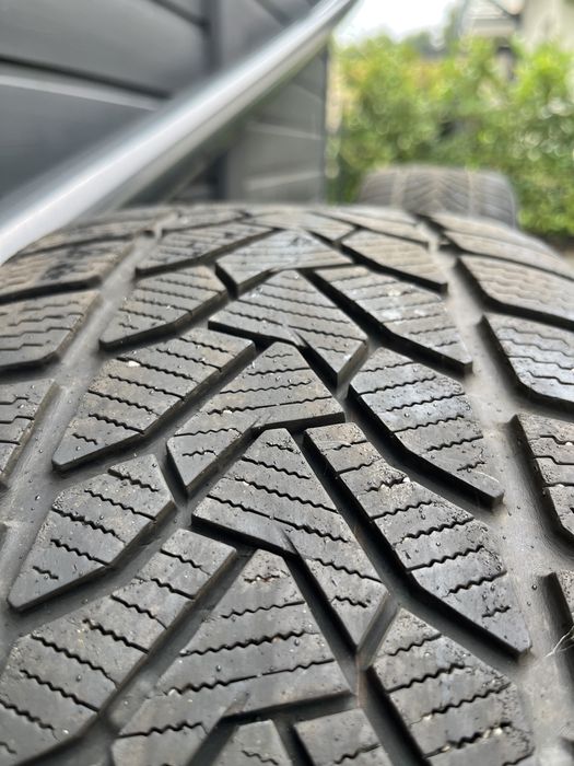 Opona 225/45/18  95v XL  M+S Zimowa Uniroyal Winter Expert.