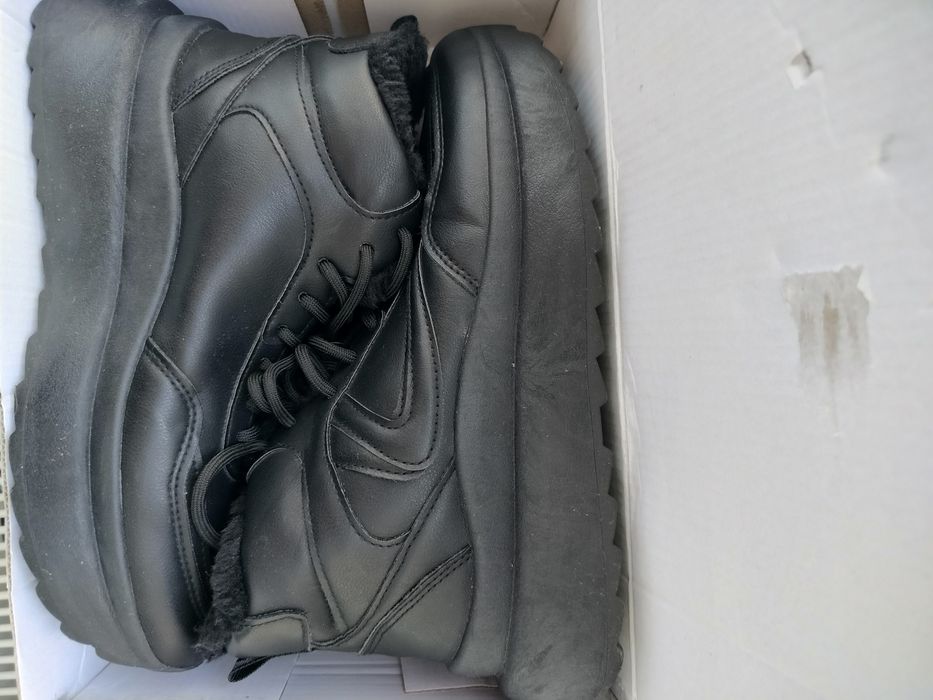 Зимние. Кроссовки женские