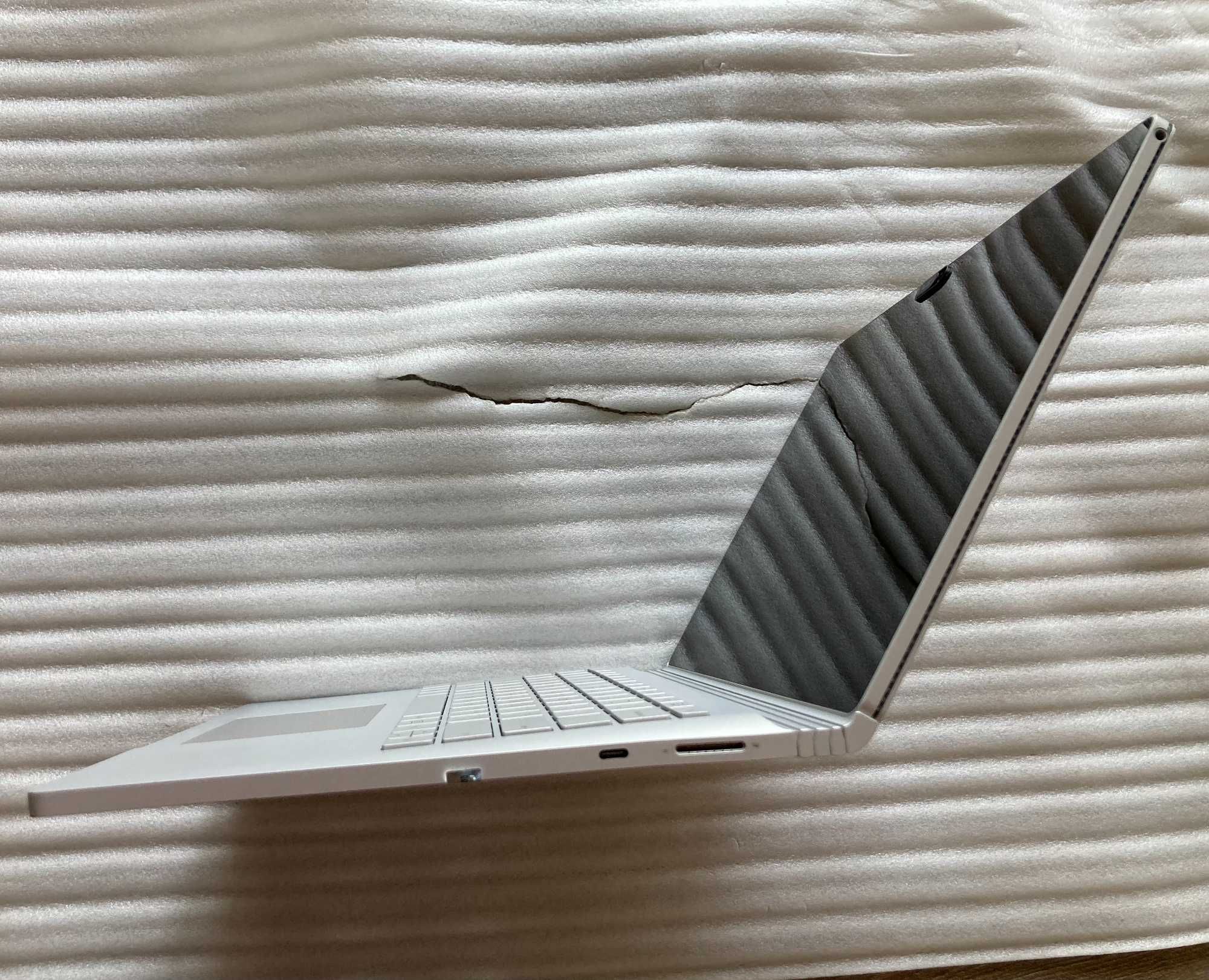 i7,16GB,512 SSD,NVIDIA GTX Microsoft Surface Book 2 Ноутбук Планшет