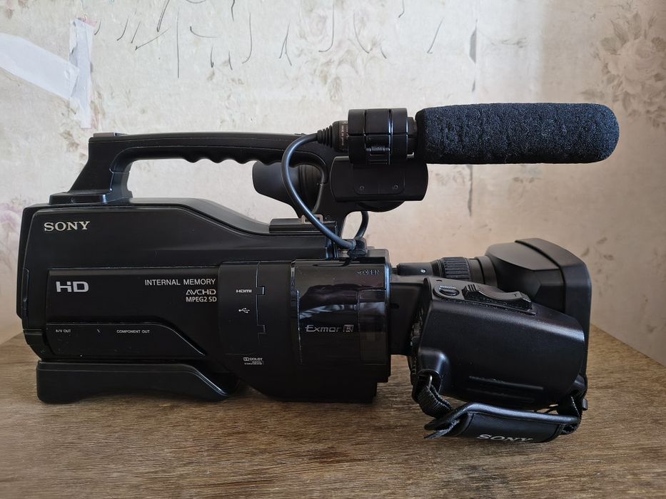 Відеокамера Sony HXR-MC1500P: