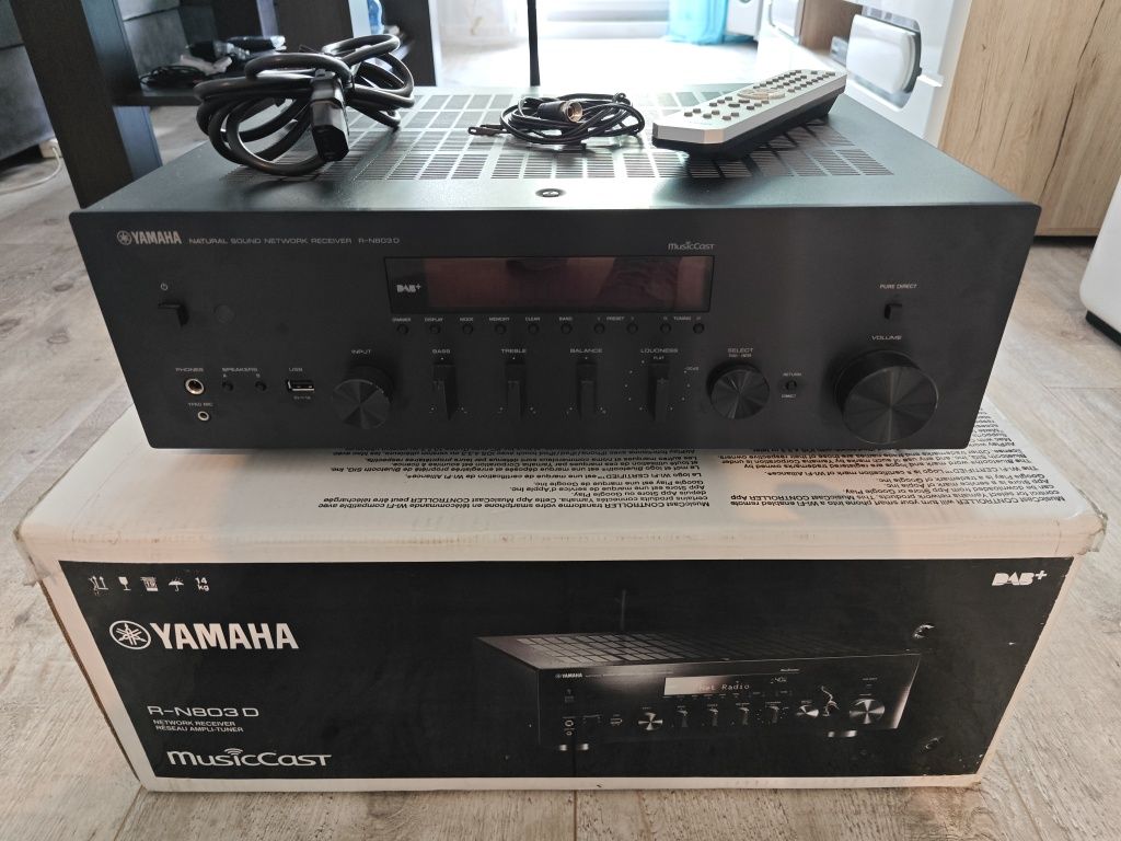 Amplituner YAMAHA  R-N803 D.