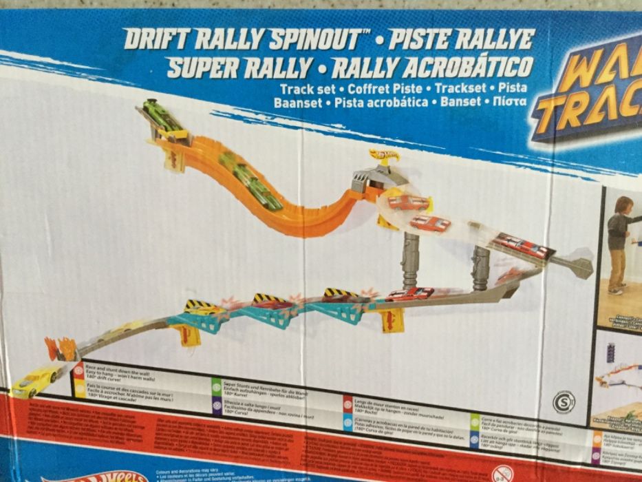 Hot wheels wall tracks