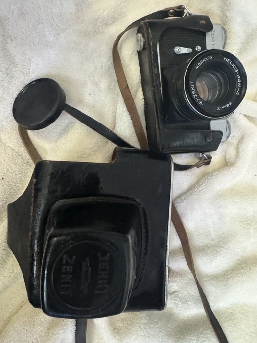Пілвковий фотоапарат Zenit E.