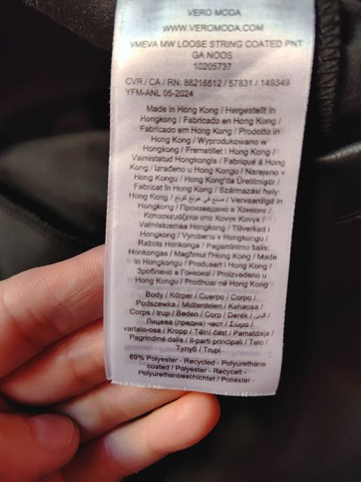 Czarne spodnie damskie woskowane rozm M/32 Vero Moda