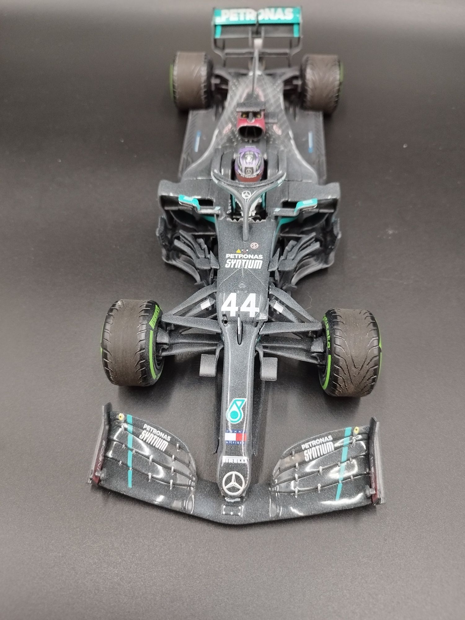 1:18 Minichamps Mercedes-AMG PETRONAS F1 TEAM L.Hamilton, WINNER TURKI