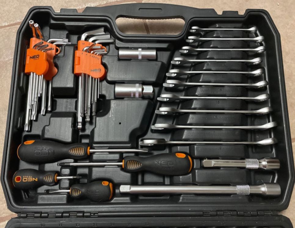 Zestaw kluczy 150el. 1/2", 1/4" NEO Tools 10-210
