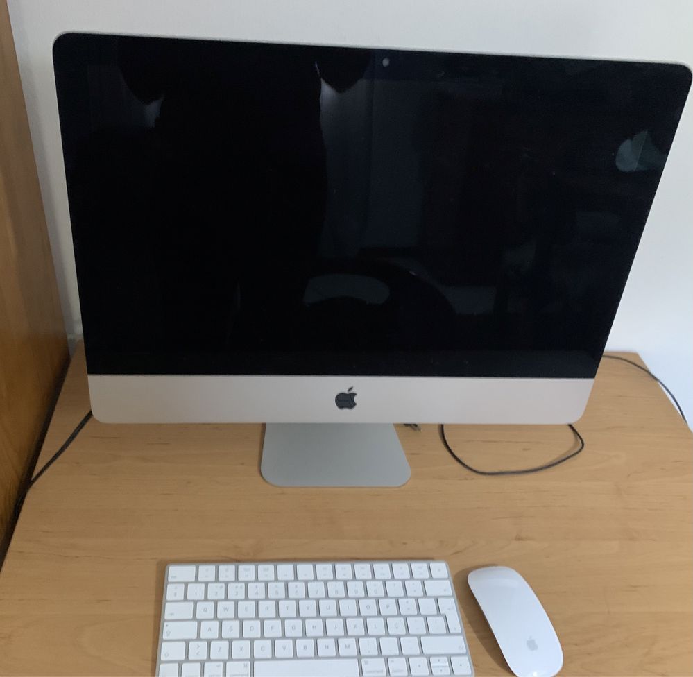 iMac 21.5” Apple com  garantia.