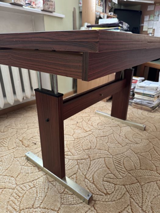 Стіл розкладний з регулятором висоти