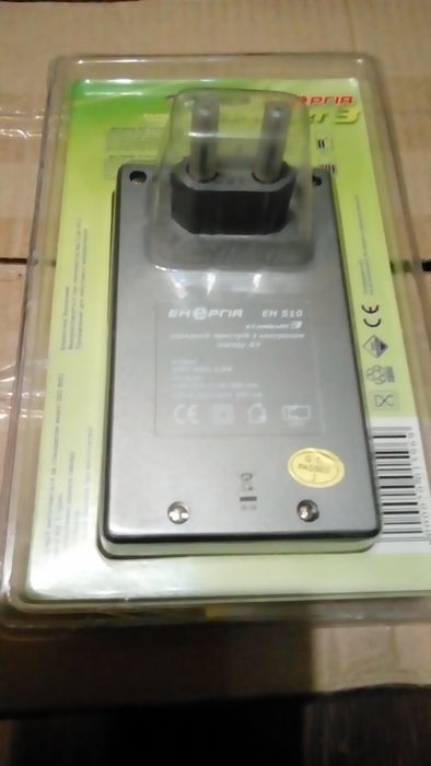 Зарядное устройство для пальчиковых аккумуляторов.