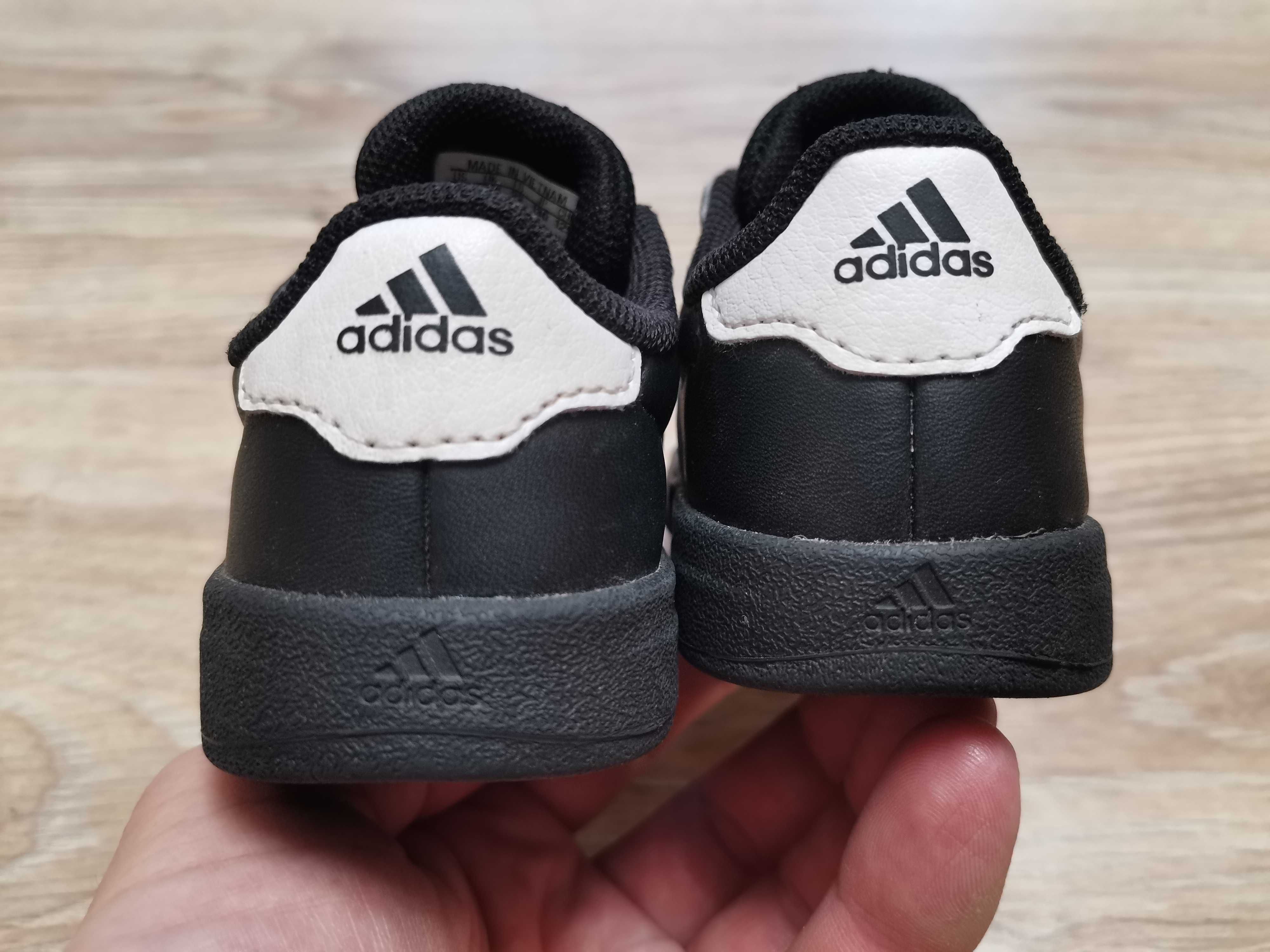 Продам кросівочки Adidas Breaknet Lifestyle Court 22 розміру.