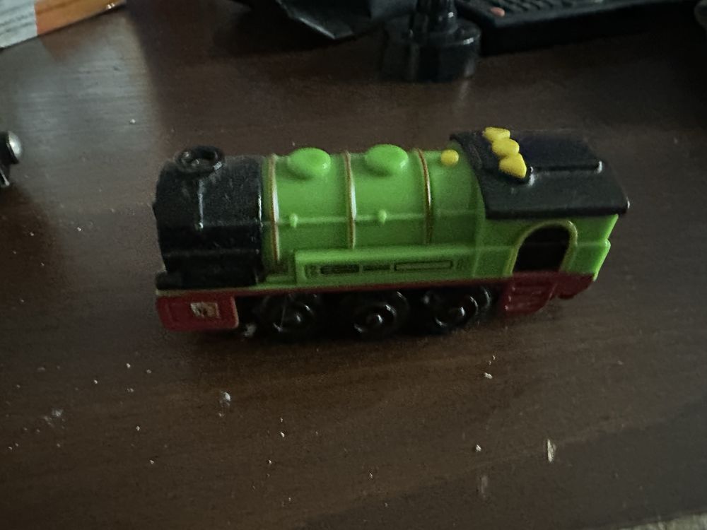 Dwie lokomotywy i wagon