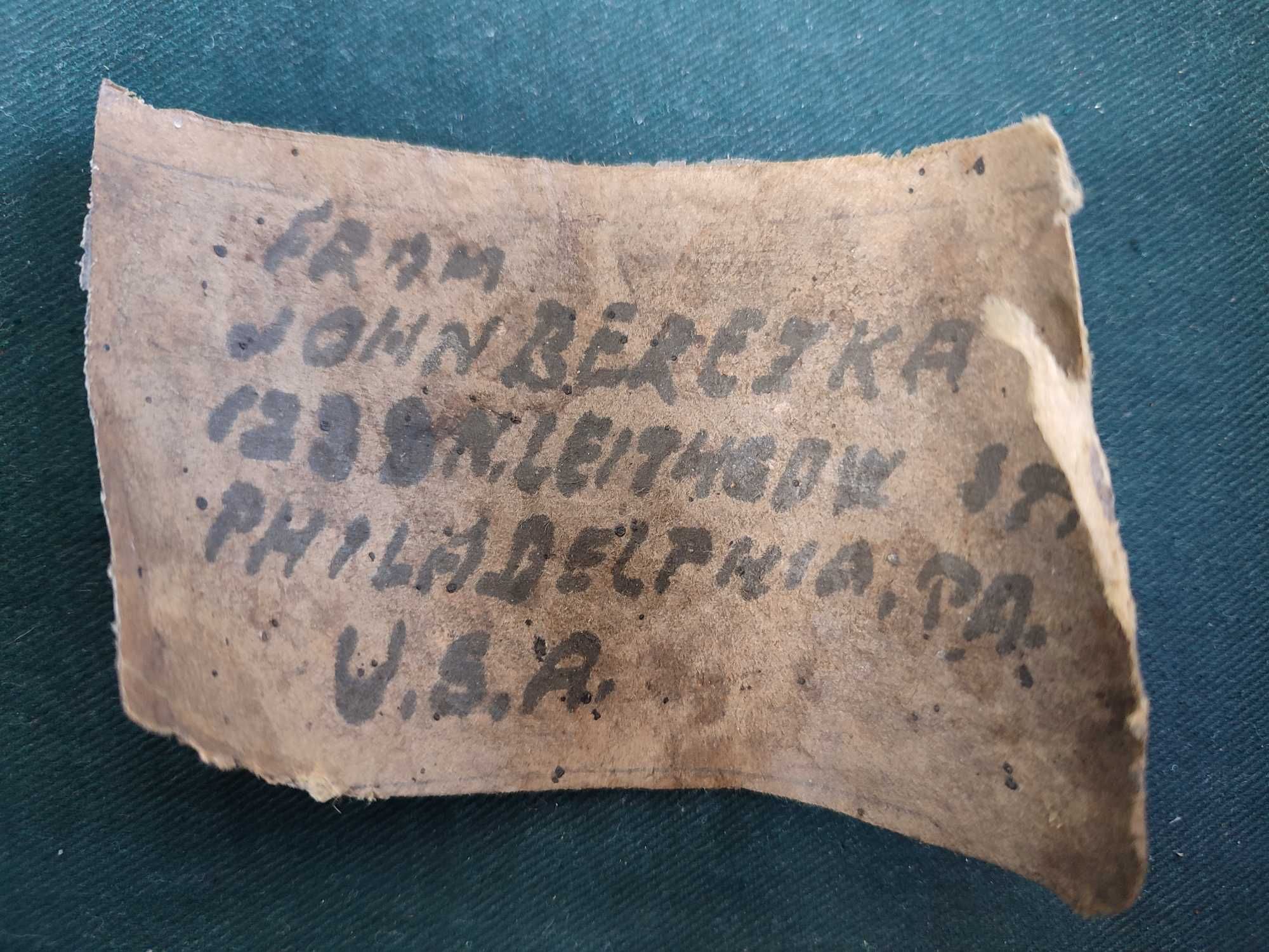 Stary amerykański kuferek podróżny