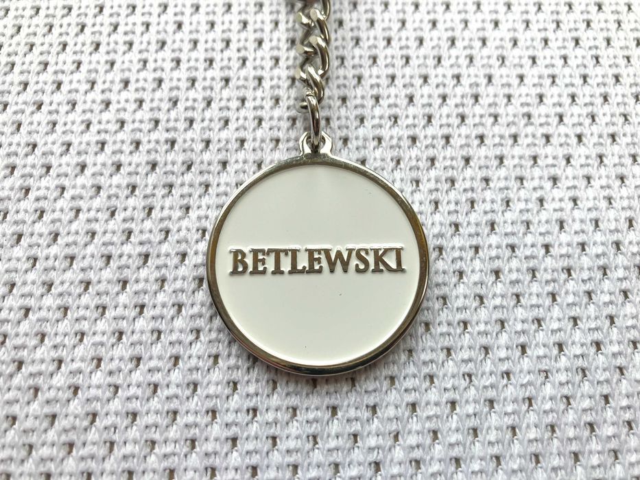 Metalowy oryginalny brelok do kluczy samochodowych Betlewski srebrny!