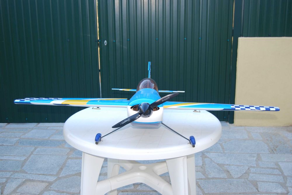 Avião aeromodelismo Extra260-50E