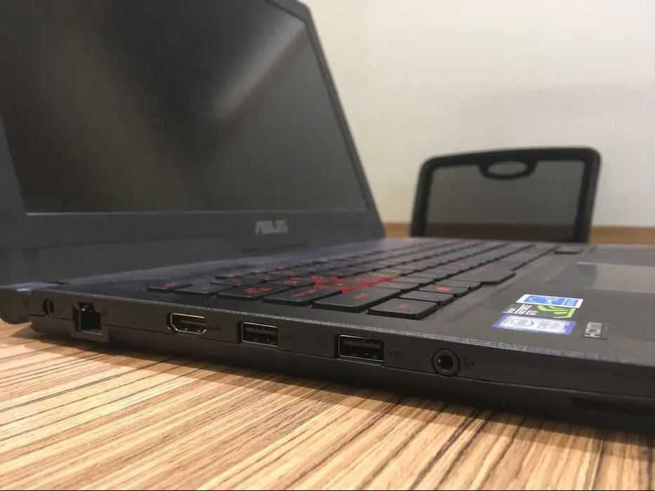Portátil ASUS Gaming i5-7300HQ / GTX1050 4GB / 16GB RAM / 1TB SSD