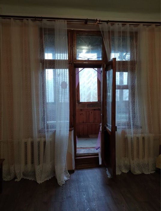 Продаж кімнати в 3 кімнатній квартирі