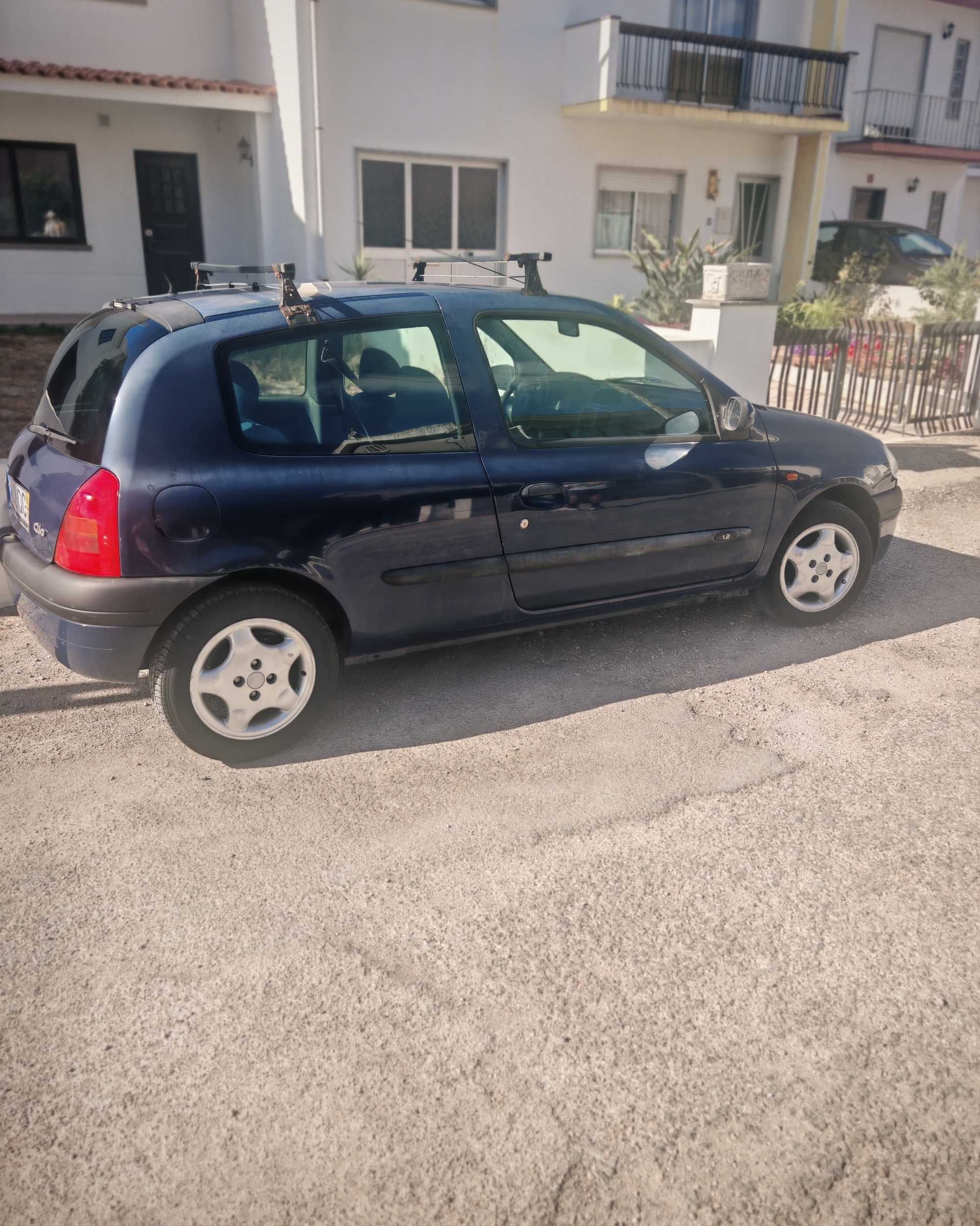 Renault Clio. 1.2 gasolina ano 2000