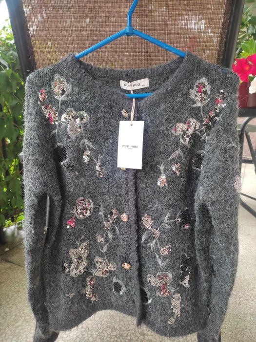 Grafitowy sweter cekinowy