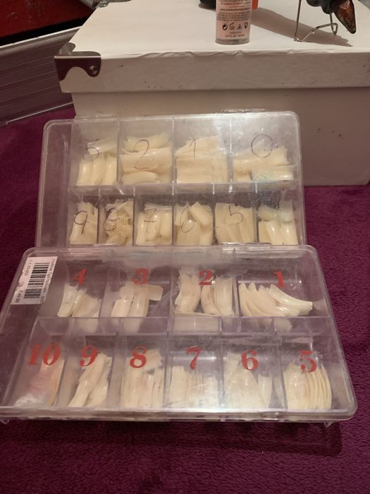Duas caixas unhas postiças quase completas - as duas por 5€