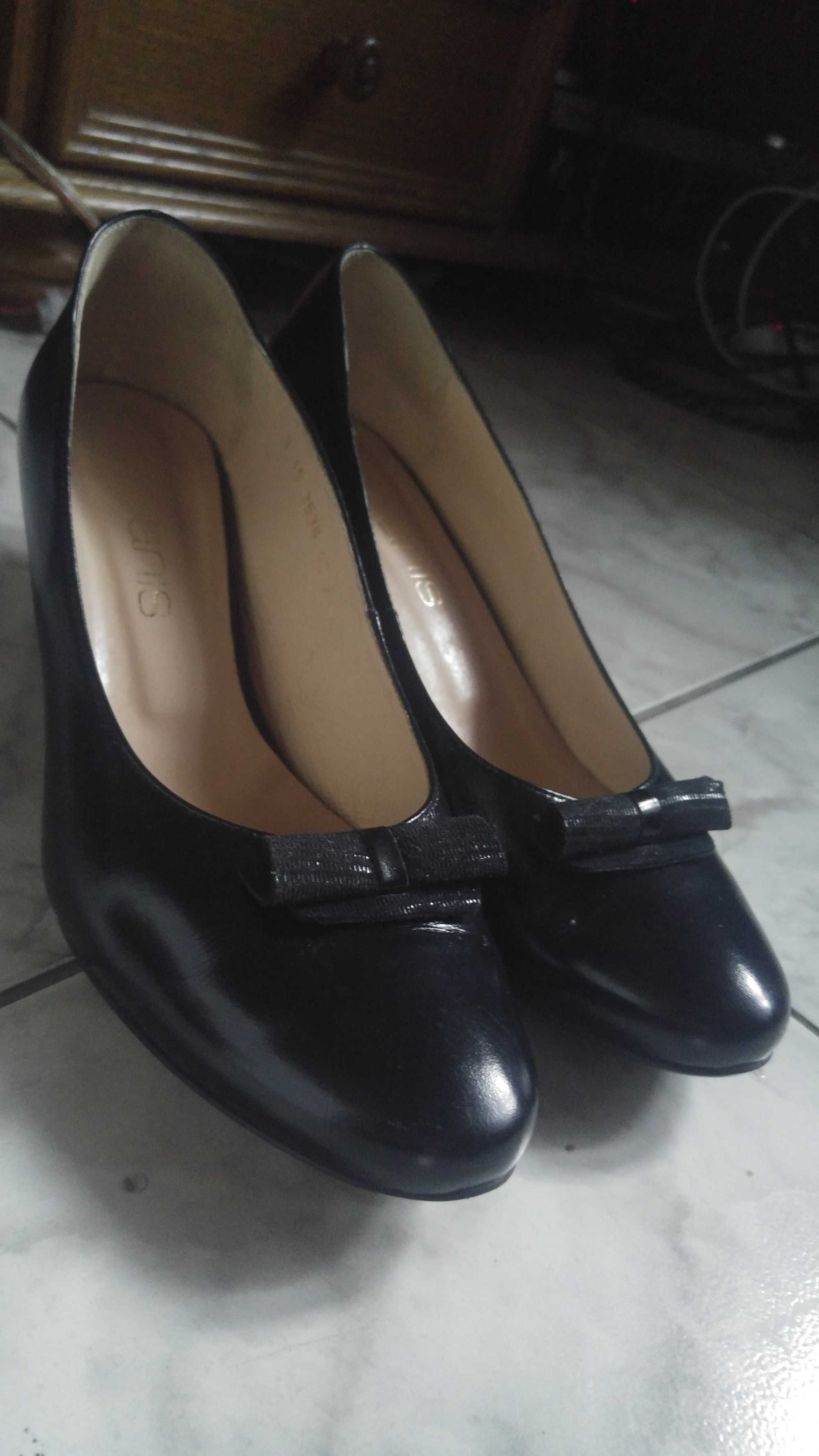 Buty anis czarne roz 40