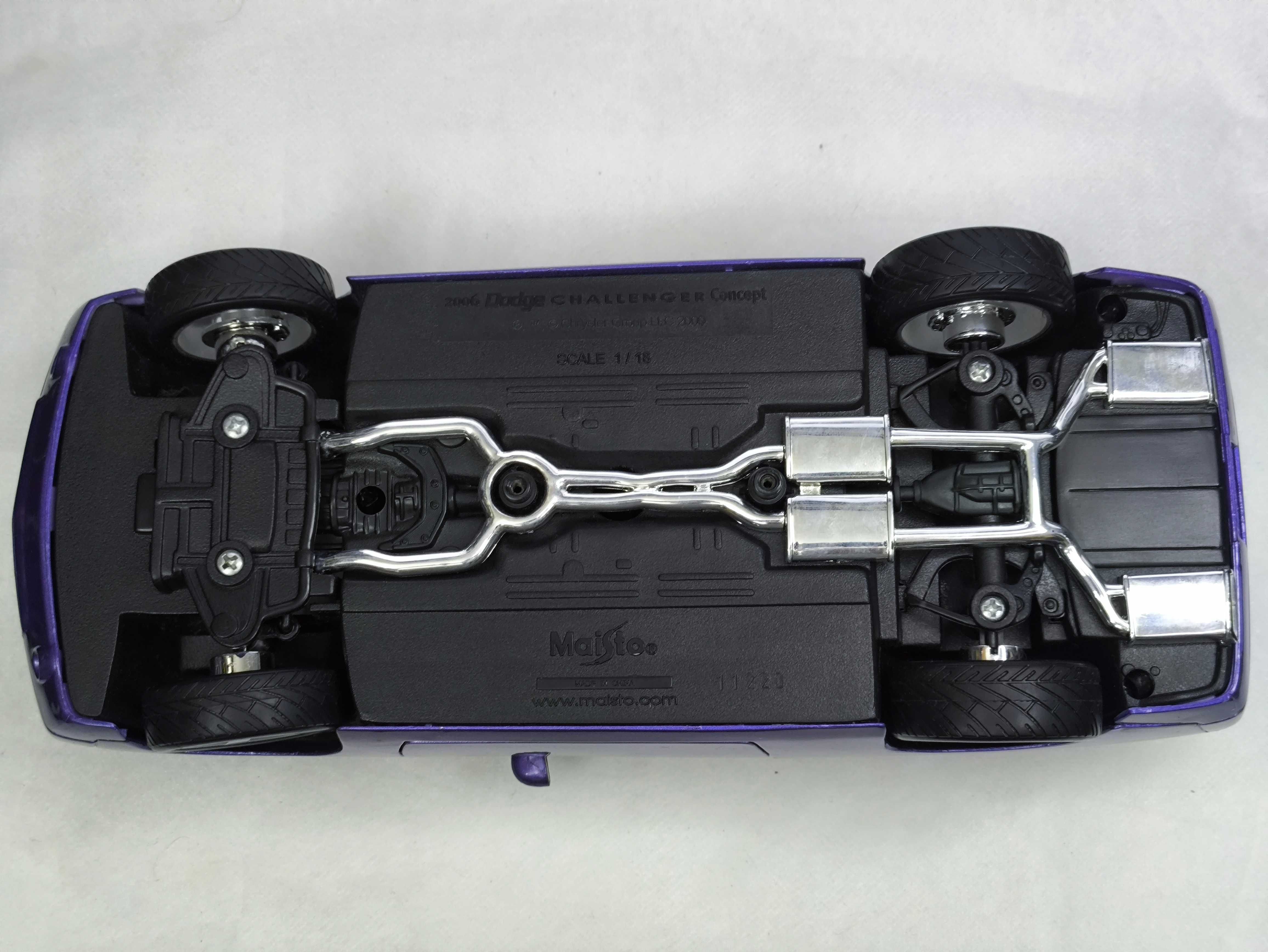 Модель Dodge Challenger Concept 2006 1.18 Maisto Violet