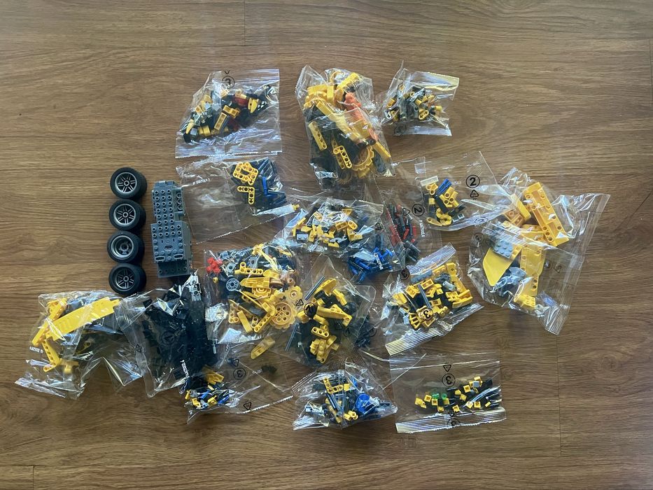 Конструктор трансформер Bumblebee, Panlos Brick, 675002 типу Lego