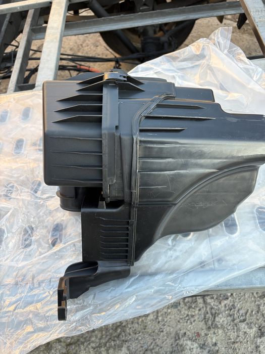 Корпус повітряного фільтру Nissan Rogue T33