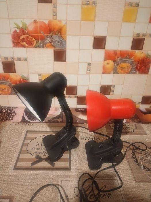 Вінтажна настільна лампа з бурштиновим плафоном (СРСР)