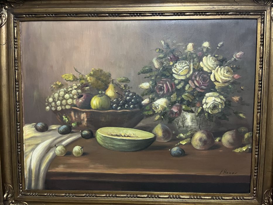 Quadro com moldura dourada