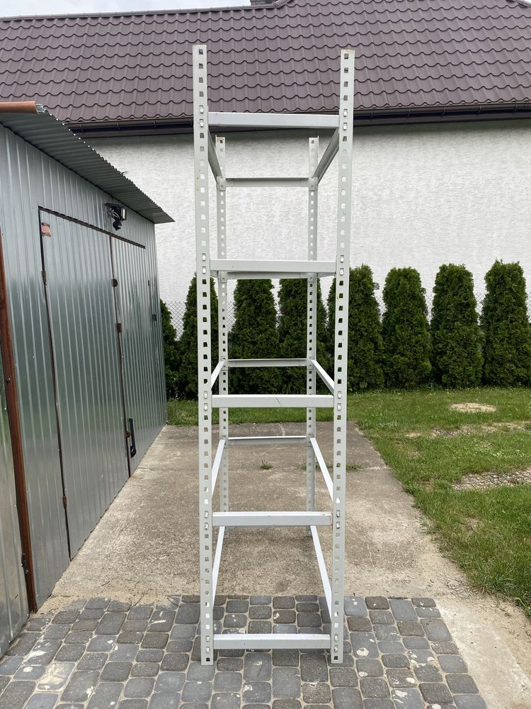Regały magazynowe 1500 kg.