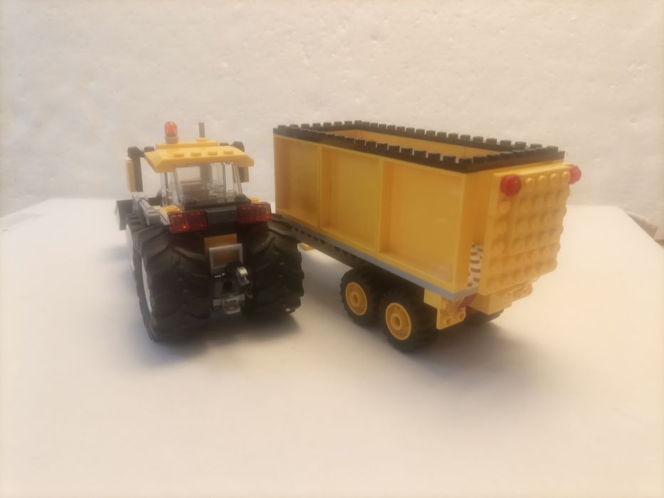 Klocki LEGO 3. Traktor przyczepa