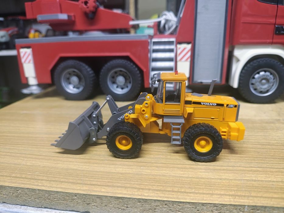 Volvo model w skali 1:50