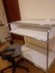 Biurko lada komputerowa regal bialy ze srebrnymi rurkami 113/66/102