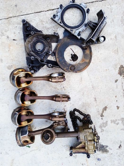 AGU 1.8 турбо (запчастини двигуна)