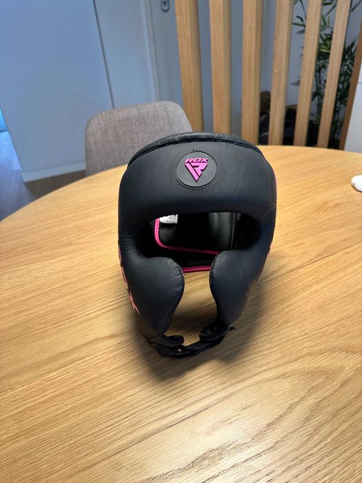 Capacete de boxe RDX Kara – Novo, com etiqueta